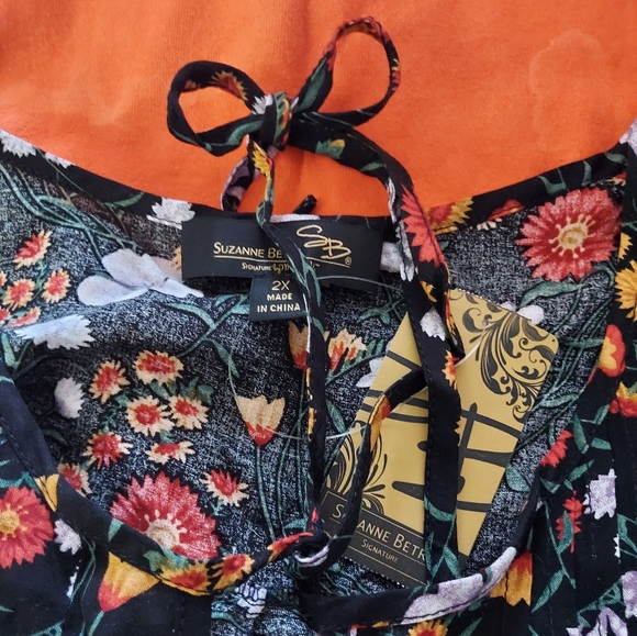 Plus Size Floral Blouse 2XL - Picture 6 of 6